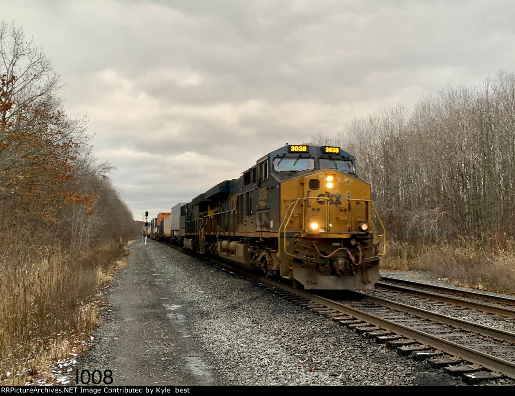 CSX 3038 on I008